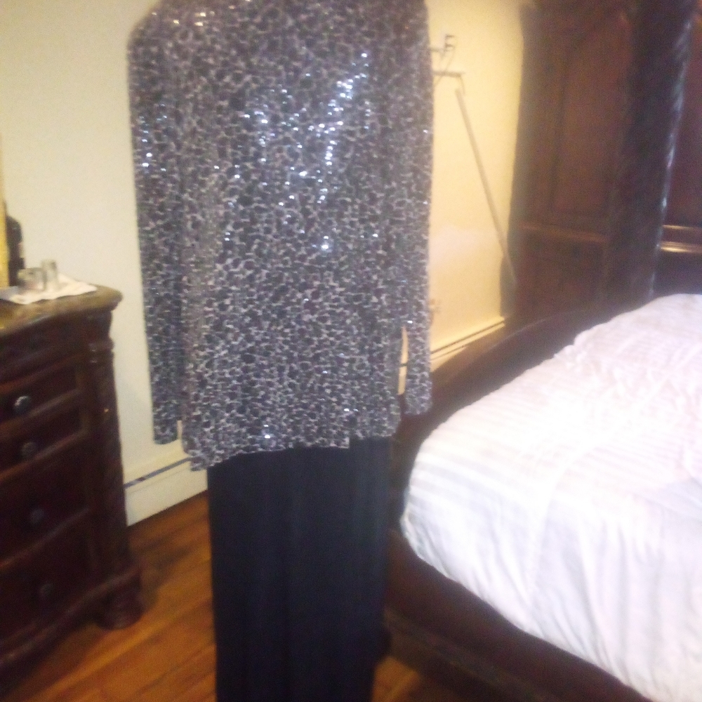 JEFFREY AND DERA EVENINGS BY TOM BARRA. EVENING GOWN SLEEVELESS WITH JACKET